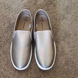 Size 8.5 slip on shoes!!